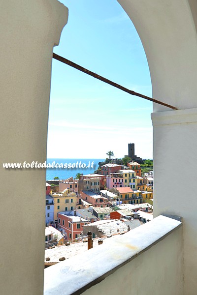 CINQUE TERRE - Scorcio suggestivo di Vernazza