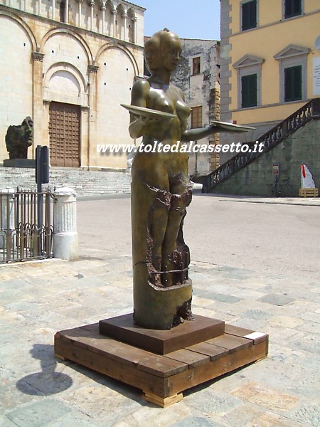 PIETRASANTA (Homo Faber - il pensiero e la mano, 2012) - "Lei, vede e non vede o altrove guarda" (La Giustizia) di Alba Gonzales, scultura in bronzo (Fonderia Artistica Versiliese)