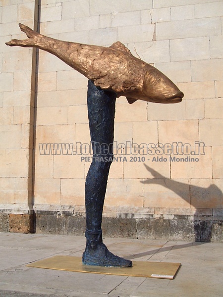 PIETRASANTA 2010 - "Oper" di Aldo Mondino, scultura in bronzo