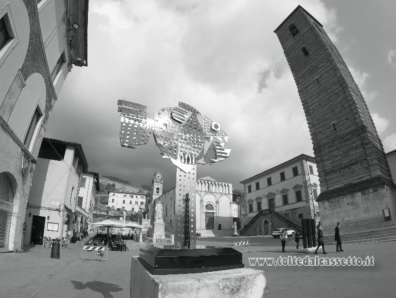 PIETRASANTA (LET'S GO / Culture in movimento) - Scultura "Peix" realizzata da Tano Pisano