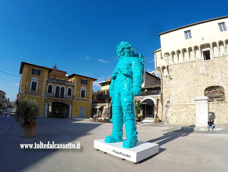 PIETRASANTA - "Spaceman Light Blue", scultura in resina di Filippo Tincolini