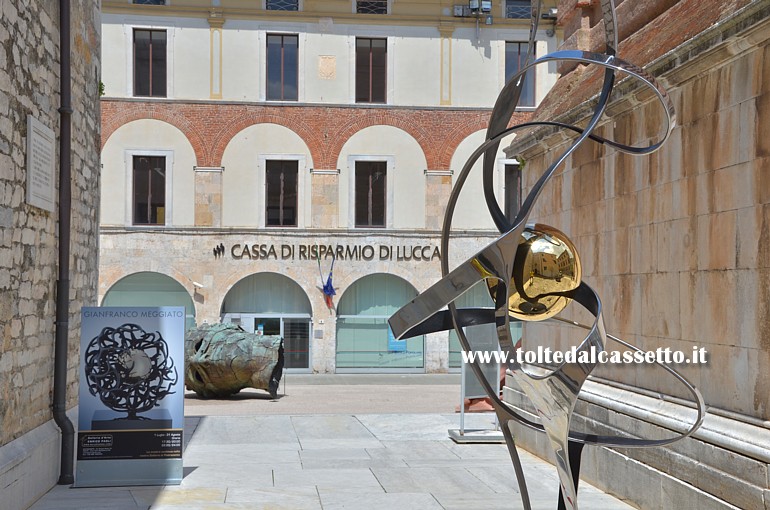 PIETRASANTA 2014  - Scultura in metallo di Gianfranco Meggiato esposta in Piazzetta San Martino