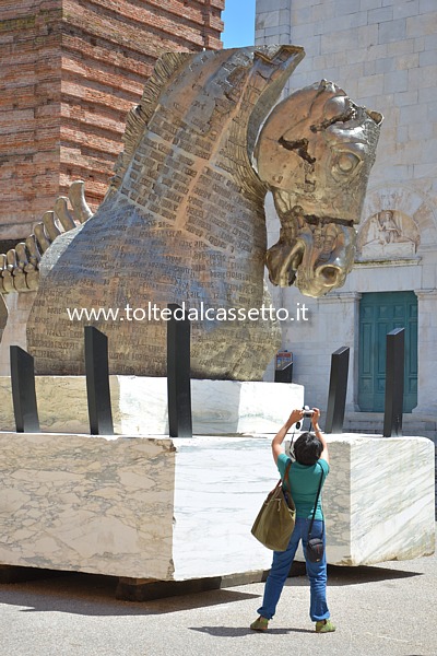 PIETRASANTA ("Lapidarium" di Gustavo Aceves, 2014) - Testa del "Cavallo di Troia"