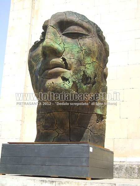 PIETRASANTA 2012 (Homo Faber - il pensiero e la mano) - "Dedalo screpolato" di Igor Mitoraj, scultura monumentale in bronzo (Fonderia Artistica Mariani)