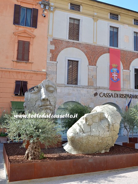 PIETRASANTA (IGOR MITORAJ "Mito e Musica 2015") - Scultura in bronzo "Passo Segreto"