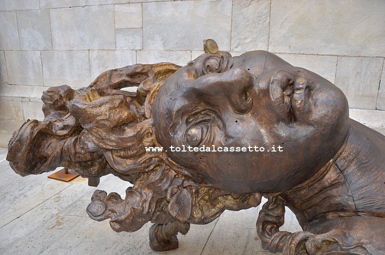 PIETRASANTA - "Chico Grande", scultura monumentale in bronzo di Javier Marn (Galleria d'Arte Barbara Paci)