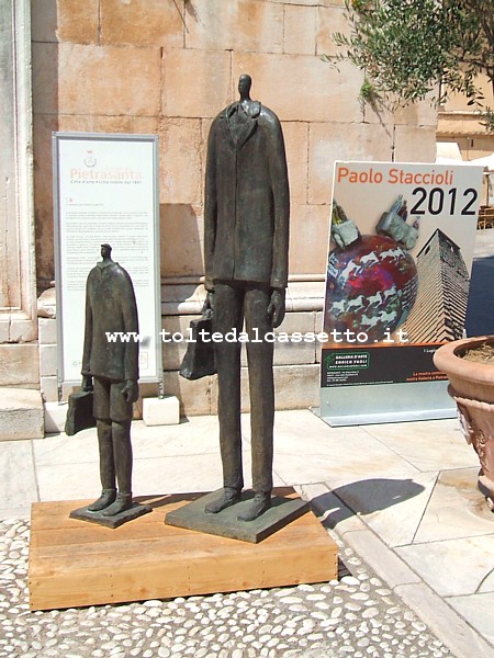 PIETRASANTA - Sculture di Paolo Staccioli esposte in Piazzetta San Martino (particolare 3)