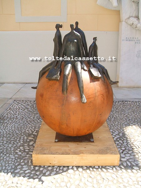 PIETRASANTA - Sculture di Paolo Staccioli esposte in Piazzetta San Martino (particolare 4)