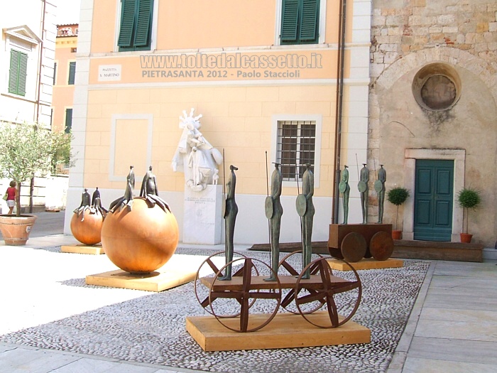 PIETRASANTA 2012 - Sculture di Paolo Staccioli esposte in Piazzetta San Martino