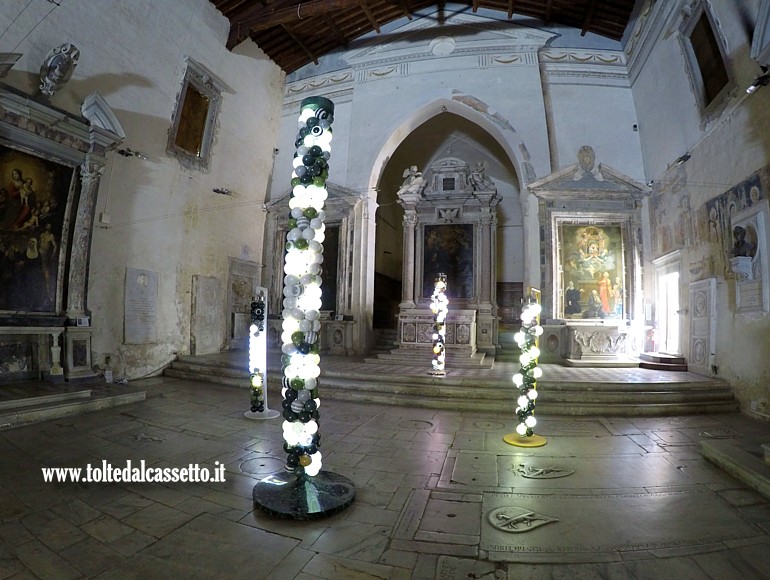 PIETRASANTA (Chiesa di Sant'Agostino) - "Colonne Infinite - Diffusione", sculture in marmi vari realizzate dall'artista sud-coreano Park Eun Sun