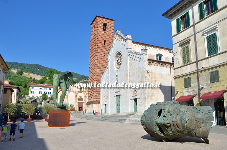 PIETRASANTA - Sculture monumentali in Piazza Duomo durante la mostra "Igor Mitoraj Mito e Musica"