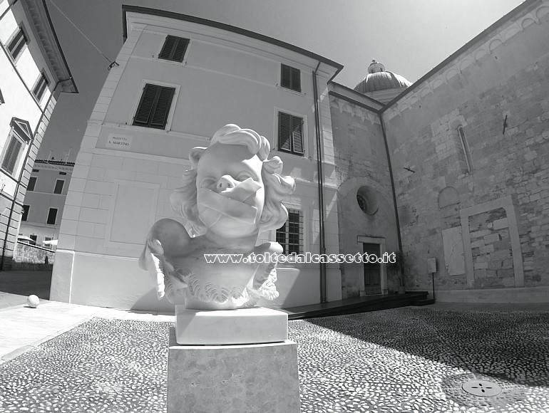 PIETRASANTA (Piazzetta San Martino) - Scultura "Shhhh" di Rachel Lee Hovnanian