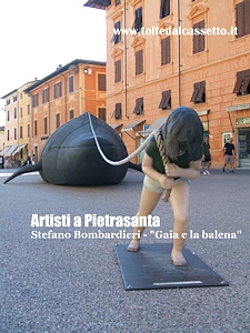 PIETRASANTA - Piazza del Duomo - "Gaia e la balena" da "The Animals' Countdown" di Stefano Bombardieri