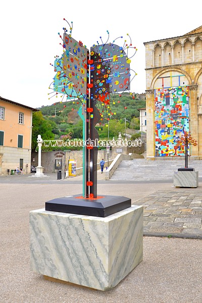 PIETRASANTA (Piazza Duomo) - Scultura "Meccano Amstrong" di Tano Pisano