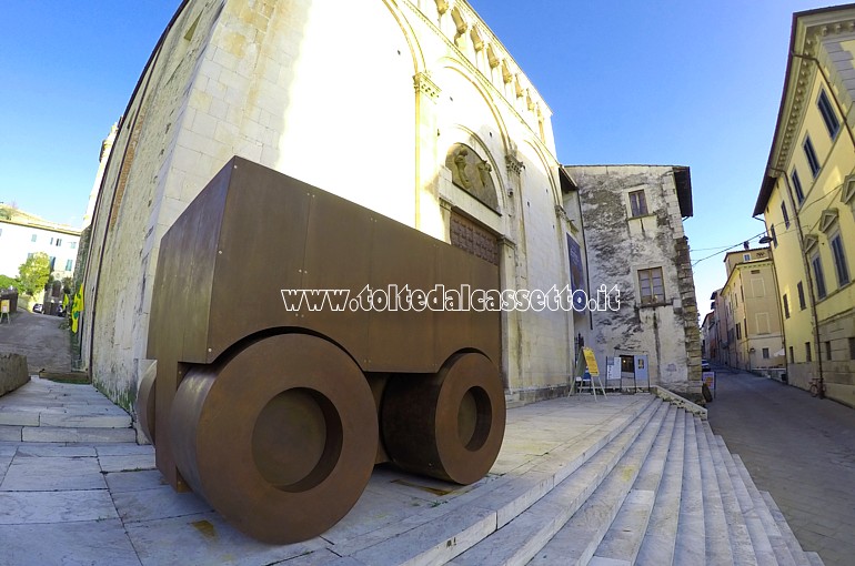 PIETRASANTA - Scultura in acciaio Corten "La 74" di Umberto Cavenago