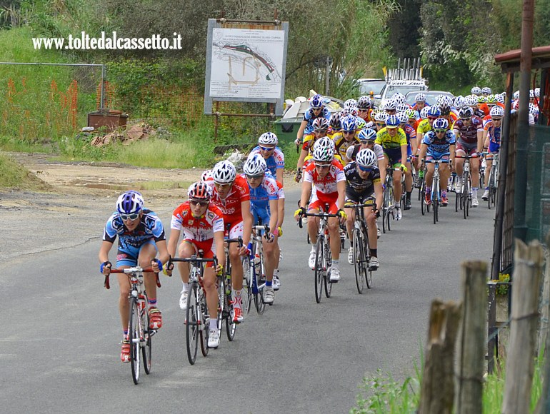 COPPA 1� MAGGIO "IL CERAMISTA" 2013 - Il gruppo transita nel Piano di Madrignano