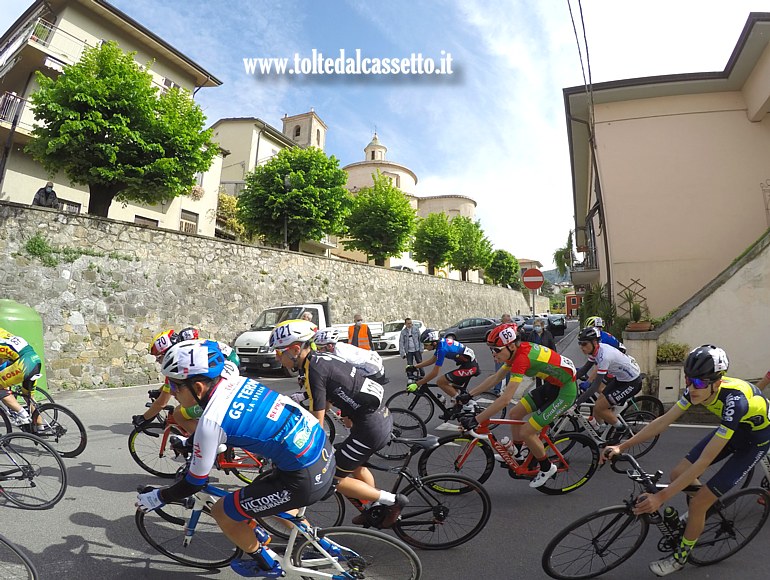 COPPA 1� MAGGIO "IL CERAMISTA" 2021 - I ciclisti transitano in Via Roma a S.Stefano di Magra