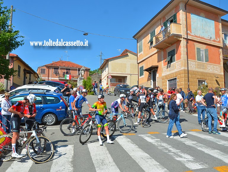 COPPA 1� MAGGIO "IL CERAMISTA" 2026 - Ciclisti in relax al termine della gara