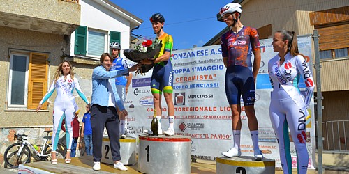 COPPA 1� MAGGIO IL CERAMISTA 2026 - L'assessore allo Sport e Vicesindaco di S.Stefano Magra Jacopo Alberghi durante la premiazione del vincitore Gabriele Gatta