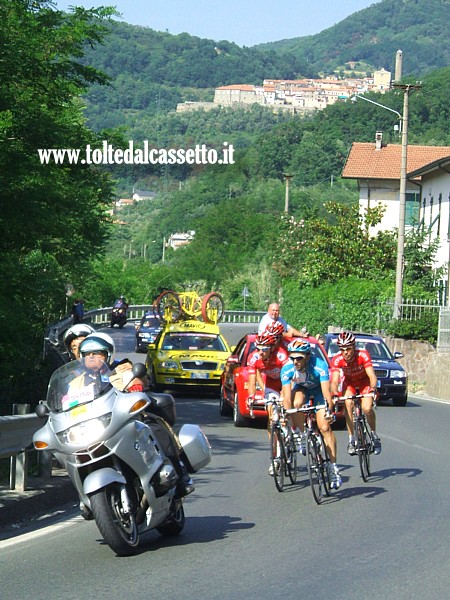 GIRO D'ITALIA 2007 - I fuggitivi della tappa transitano a Santo Stefano di Magra