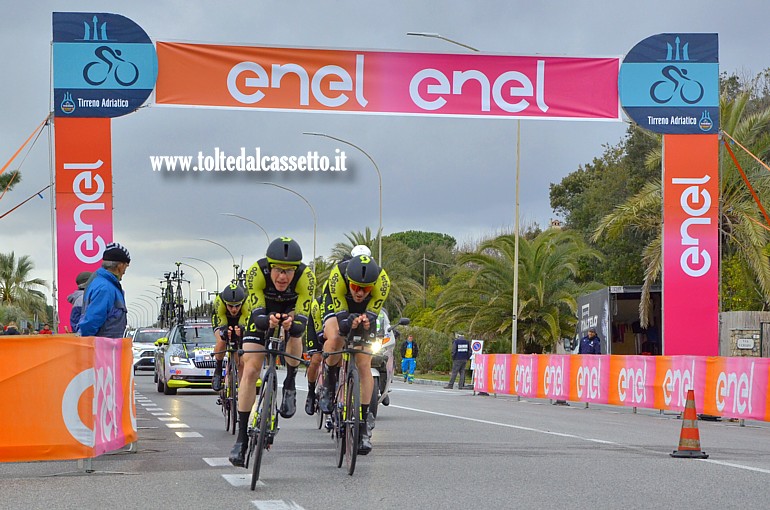TIRRENO ADRIATICO 2019 - Il team sloveno della MITCHELTON-SCOTT in azione durante la cronosquadre a Lido di Camaiore
