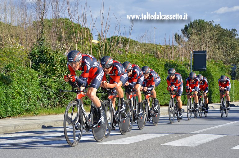 TIRRENO ADRIATICO 2016 - Il team svizzero BMC in azione durante la cronosquadre a Lido di Camaiore