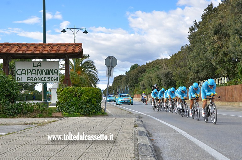TIRRENO ADRIATICO 2016 - La squadra kazaka di ASTANA PRO TEAM transita presso La Capannina di Franceschi a Forte dei Marmi