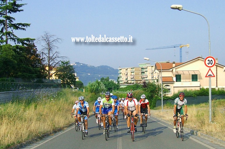 GRUPPO PGS - La partenza della Cento Chilometri del 2010 in Via 27 Gennaio a Santo Stefano di Magra
