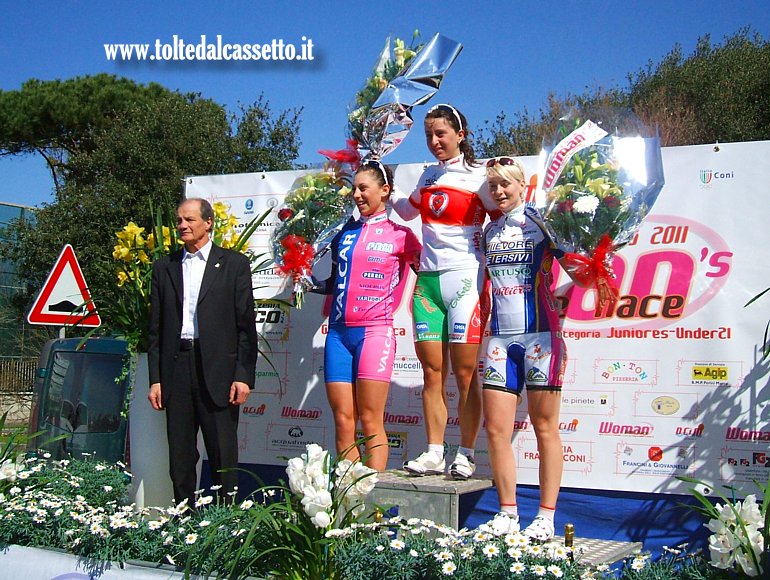 WOMAN'S BIKE RACE 2011 (Montignoso) - Il podio con le prime tre cicliste classificate