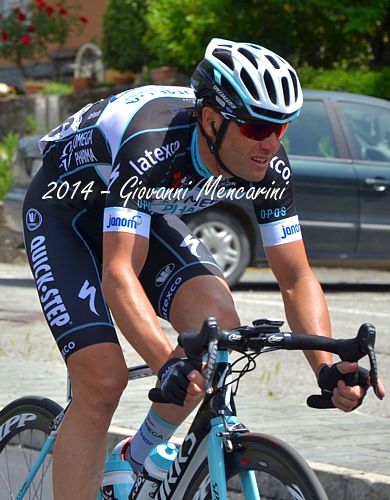 Alessandro Petacchi, a 40 anni suonati, in gara al Giro d'Italia 2014 con il team "Omega Pharma - Quick Step" (n. 146)