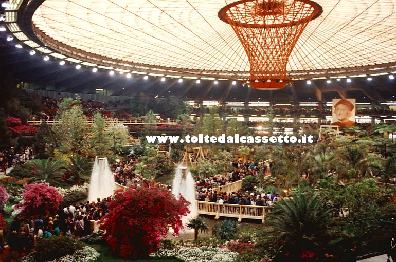 EUROFLORA 1991 - La gigantografia di Colombo campeggia sul Padiglione "S"