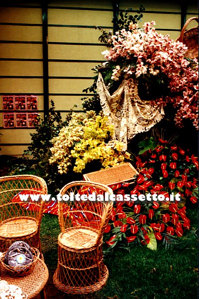 EUROFLORA 1991 - Giardino con sedie in vimini, anthurium e orchidee