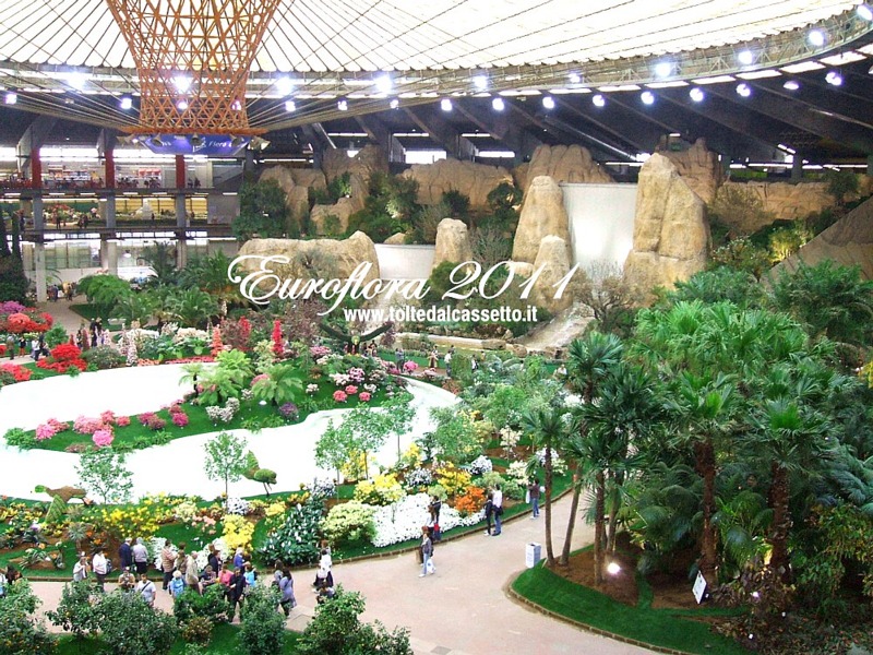 EUROFLORA 2011 - Panoramica dall'alto di giardini e laghetti del Padiglione "S"