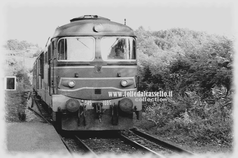 FERROVIA AULLA-LUCCA - Foto d'epoca con locomotiva diesel D 345-1086 (cortesia di Paolo Bigi)