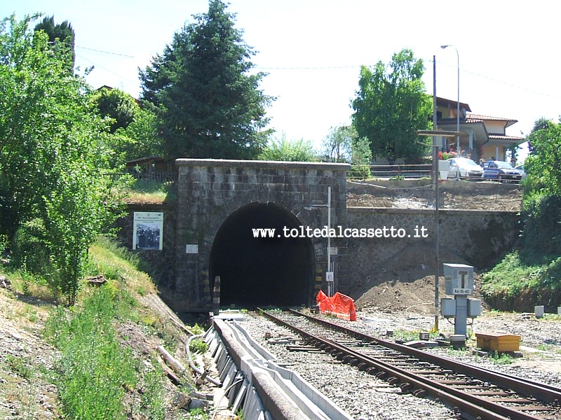 FERROVIA AULLA-LUCCA (29 maggio 2011) - L'imbocco della Galleria del Lupacino a Pieve San Lorenzo durante i lavori per il nuovo scalo merci