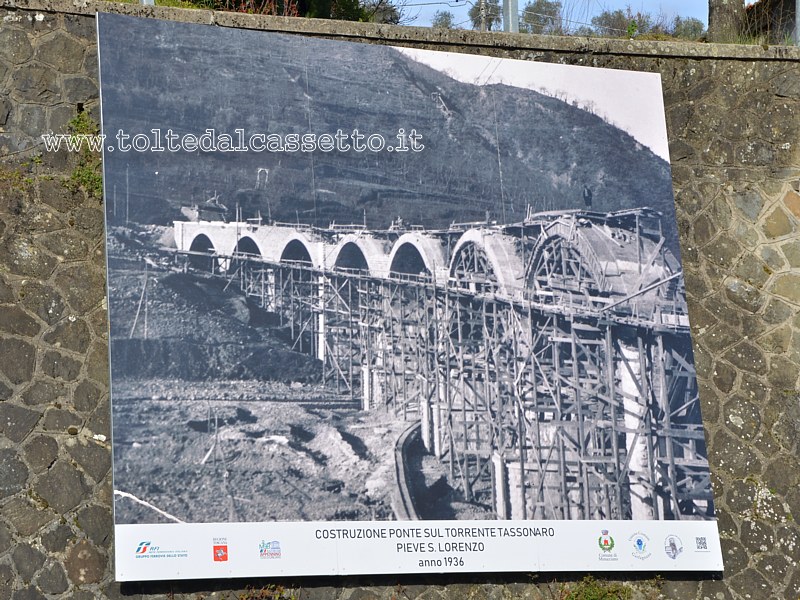 FERROVIA AULLA-LUCCA - La costruzione del ponte sul Tassonaro nel 1936