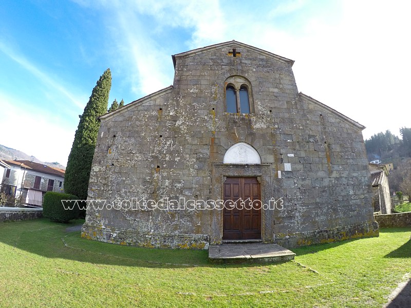 PIEVE SAN LORENZO - Facciata della chiesa romanica che da il nome alla localit