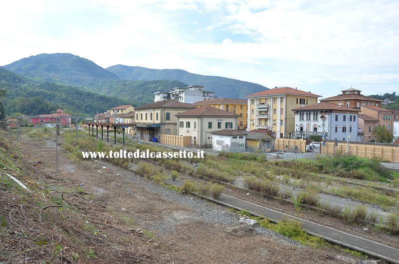 FERROVIA PONTREMOLESE -L'area della dismessa stazione storica di Aulla in corso di riqualificazione. Il parco binari  stato interamente smantellato nel corso del 2013
