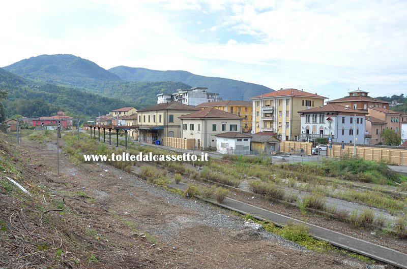 FERROVIA PONTREMOLESE -L'area della dismessa stazione storica di Aulla in corso di riqualificazione. Il parco binari  stato interamente smantellato nel corso del 2013