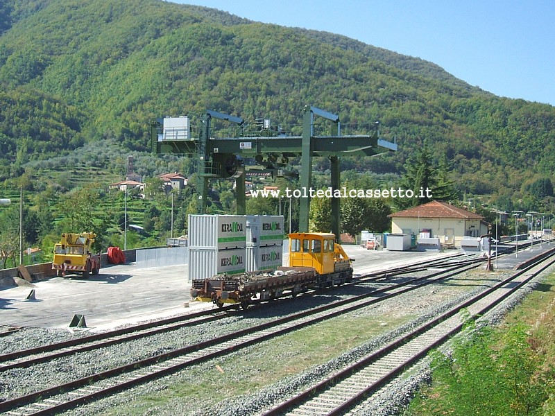 FERROVIA AULLA-LUCCA (Ottobre 2011) - Lavori per la costruzione dello scalo merci della stazione di Minucciano/Pieve/Casola