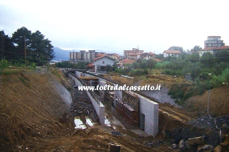 FERROVIA PONTREMOLESE (S.Stefano Magra) - Il tratto terminale della Galleria Serena costruito in forma quadrata