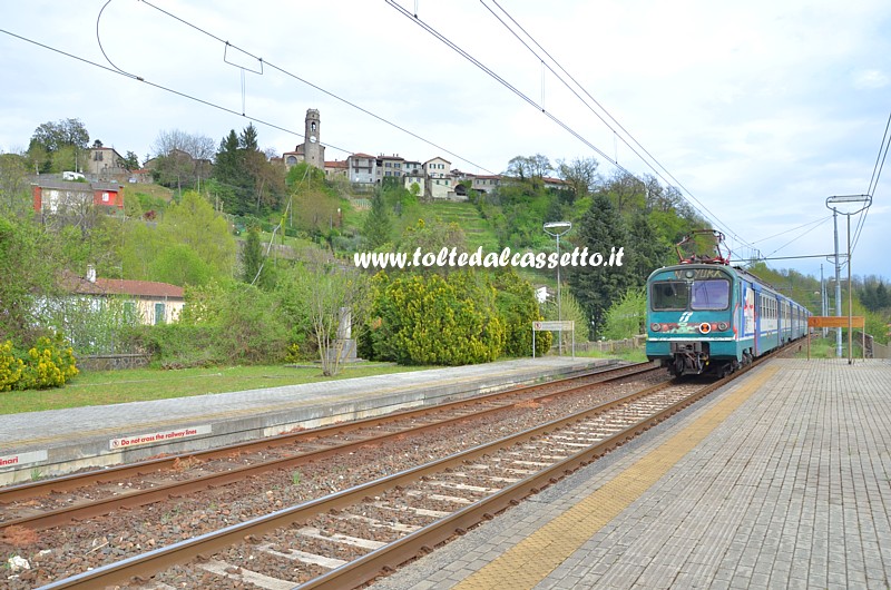 FERROVIA PONTREMOLESE - La linea scorre sotto il colle di Filattiera