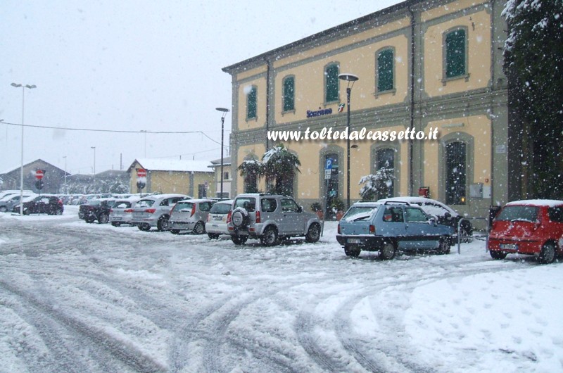 SANTO STEFANO DI MAGRA - Il piazzale della stazione in inverno durante una nevicata