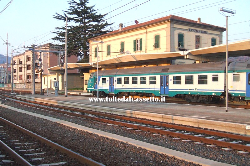 FERROVIA PONTREMOLESE - Caseggiato e binari della stazione di S.Stefano di Magra