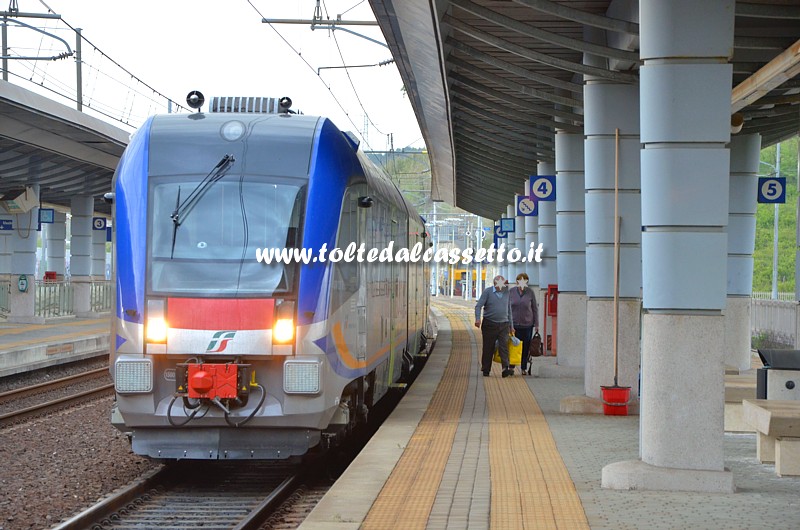 STAZIONE DI AULLA/LUNIGIANA - Automotrice ATR 220 Tr in servizio sulla linea Aulla-Lucca