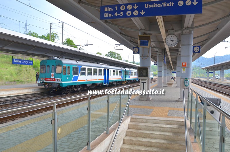 STAZIONE DI AULLA/LUNIGIANA - Treno regionale n. 6950 in arrivo da Pisa Centrale attraverso la linea Lucca-Aulla