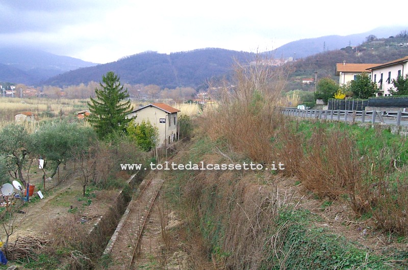 FERROVIA PONTREMOLESE - Il tratto dismesso fra S.Stefano Magra e Bettola di Caprigliola all'altezza del Km 106