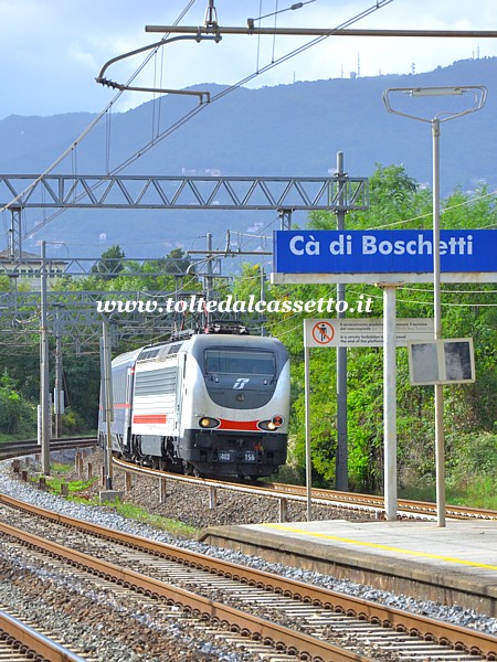 STAZIONE DI CA' DI BOSCHETTI - Locomotiva elettrica E.402-156 in testa ad un treno "�BB Nightjet"
