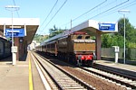 STAZIONE DI VEZZANO LIGURE - Sul binario 4 il treno storico diretto a Finale Ligure trainato dalla locomotiva elettrica E626-294