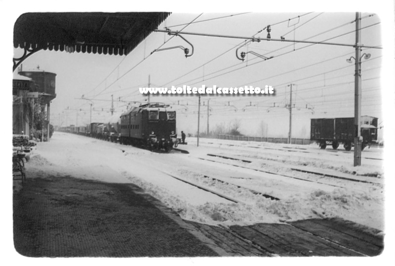 FERROVIA PONTREMOLESE - La stazione di S.Stefano di Magra sotto la neve in una foto degli anni '60
